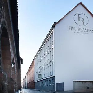 Five Reasons & אכסניה